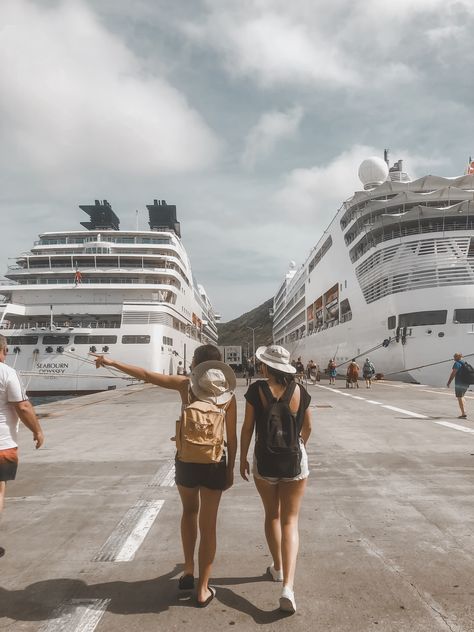 Alaskan Cruise Pictures, Cruise Family Pictures Photo Ideas, Tropical Cruise Outfits, Cruise Boarding Outfit, Cruise Astethic, Cruise Poses Photo Ideas, Cruise Picture Ideas Instagram, Best Friend Cruise, Cruise Aesthetic Pics