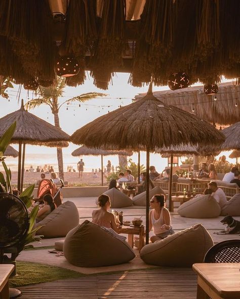 Bali Beach Restaurant, Resort Beach Design, Bali Beach Bar, Beach Club Interior Design, Beach Club Interior, Beach Bar Design Ideas, Beach Resort Restaurant, Tulum Beach Club, Beach Club Aesthetic