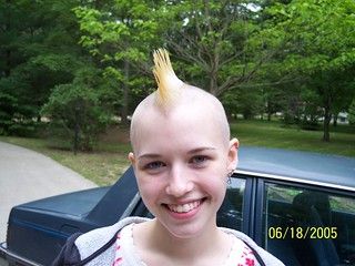 Female Mohawk, Mohawk Haircut, Bald Head Women, Punk Girls, Mohawks, Mohawk Hairstyles, Bald Women, Bald Heads, Punk Girl