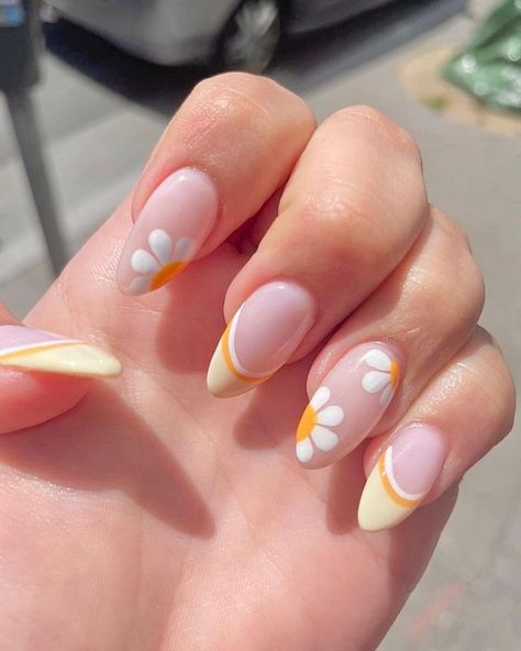 Simple Nail Ideas Almond Shape Spring, Gel Ideas, Yellow Nail Designs, Sunset Nails, April Nails, Yellow Nail, May Nails, Cute Simple Nails, Summery Nails