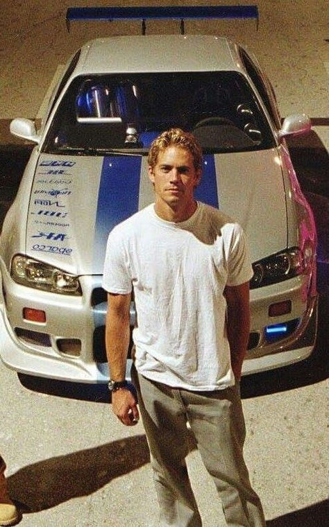 Paul Walker Fast And Furious Car, Fast Of Furious, Fast And Furious Pictures, Aesthetic Pictures For Men, Movies With Hot Actors, Fast And Furious Cars Drawing, Paul Walker Wallpaper Aesthetic, Aesthetic Movie Wallpaper, Paul Walker Aesthetic