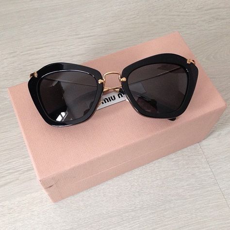 Jetset Babe, Summer Glasses, Cute Sunglasses, نظارات شمسية, Shiny Things, Holiday Inspiration, Fancy Outfits, Sun Shade, Summer 2014