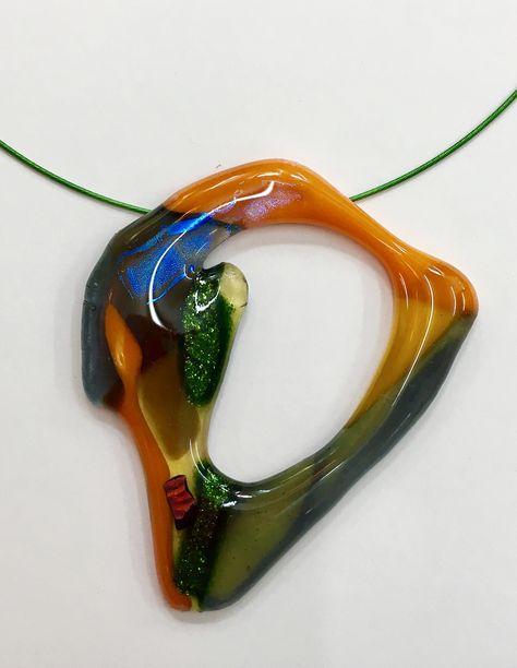 Fused Glass Jewellery, Broken Glass Crafts, Glass Pendent, Fused Glass Necklace, Glass Fusion Ideas, Fused Glass Artwork, Glass Fusing Projects, Stained Glass Jewelry, Glass Jewellery