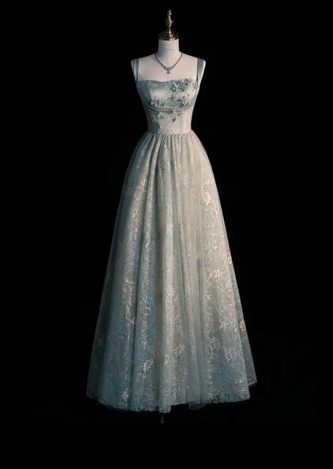 Vintage Debutante Dresses, Intricate Prom Dress, Old Style Prom Dresses, Beautiful Graduation Dresses, Corsette Dress Vintage, 1800s Prom Dress, Debutante Dresses Vintage, Prom Dresses Empire Waist, Elegant Old Fashioned Dresses