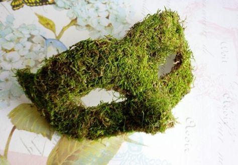 Moss Costume, Moss Mask, Labyrinth Costumes, Moss Projects, Masquerade Mask Diy, Mannequin Parts, Faerie Costume, Mother Earth Art, Woodland Elf