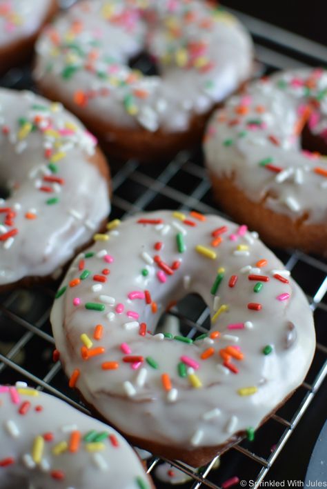 traditional fried cake donuts with vanilla glaze and sprinkles Donuts Tumblr, Cake Doughnuts Recipe, Fried Cake, Donut Icing, Fluffy Vanilla Cake, Old Fashioned Donut, Cake Donut, Doughnut Cake, Vanilla Glaze