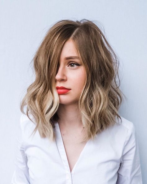 23 Gorgeous Medium Wavy Hairstyles | StylesRant Angled Long Bob, Cutest Haircuts, Lob Styles, Longer Bob, Bob Balayage, Darker Hair, Hairstyle Long, Wavy Hairstyles Medium, Bronde Hair