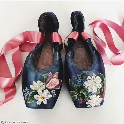 Painted Pointe Shoes, Shoes Makeover, Decorated Pointe Shoes, Point Shoe, Dancer Lifestyle, Ballet Pointe Shoes, Shoe Makeover, Pointe Shoe, Shoe Decoration