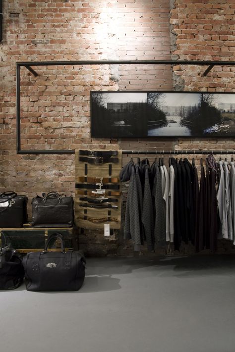 Framed Amsterdam Retail Wall Displays, Industrial Retail, Design Café, Retail Inspiration, Store Layout, Interior Display, Shop Front Design, Retail Design Blog, Retail Interior