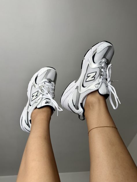 New Balance 530 White Silver Black, New Balance 530 Black White, New Balance 530 Black, New Balance 530 White, Shoes Nb, Model Streetwear, 90s Shoes, Jordan New, New Balance White