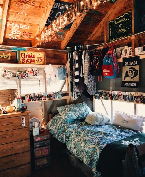 Summer Bedroom Decor, Zimmer Diy, Summer Bedroom, Rustic Bedroom Decor, Bedroom Decor For Teen Girls, Cute Dorm Rooms, Dekorasi Kamar Tidur, Grunge Room, Indie Room