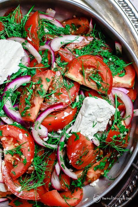 Mediterranean Herb Tomato Salad | The Mediterranean Dish. Tomatoes and red onions with lots of parsley and dill, doused in citrus and olive oil. Top it with feta! Click the image to get the recipe and follow TheMediterraneanDish.com for more! Tomato Salad Recipes, The Mediterranean Dish, Salad Pasta, Feta Salad, God Mat, Mediterranean Dishes, Red Onions, Vegetarian Meals, Mediterranean Diet Recipes