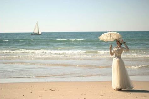 1800s Aesthetic Romance, Victorian Seaside, Sea Stories, Victorian Life, Rennaissance Art, Costume Drama, Old World Style, Victorian Women, Fantasy Novel