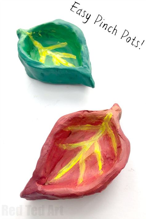 Easy Leaf Pinch Pots for Preschoolers and Kids. A great clay project for young kids for Fall or Thanksgiving #clay #preschool #thanksgiving #fall #autumn Clay Preschool, Clay Projects For Kids, Preschool Thanksgiving, Fall Art Projects, Kids Clay, Pinch Pot, Thanksgiving Art, Air Dry Clay Projects, Easy Art Projects