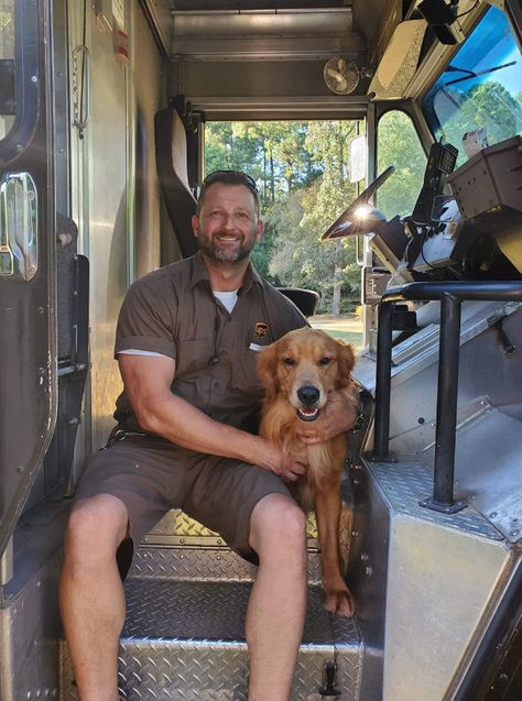 Turns Out, UPS Drivers Have a Facebook Group About Dogs They Meet On Their Routes Ups Driver, Lightning Thief, 2024 Goals, Huge Dogs, The Special One, About Dogs, Up Dog, Nyc Subway, Sleeping Dogs