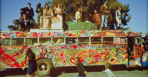 Electric Kool-Aid Cuckoo’s Bus: Go further with Ken Kesey and his Merry Pranksters Merry Pranksters, Ken Kesey, 1960s Hippie, Moda Hippie, Hippie Bus, Boho Chique, Woodstock Festival, Hippie Movement, Hippie Culture