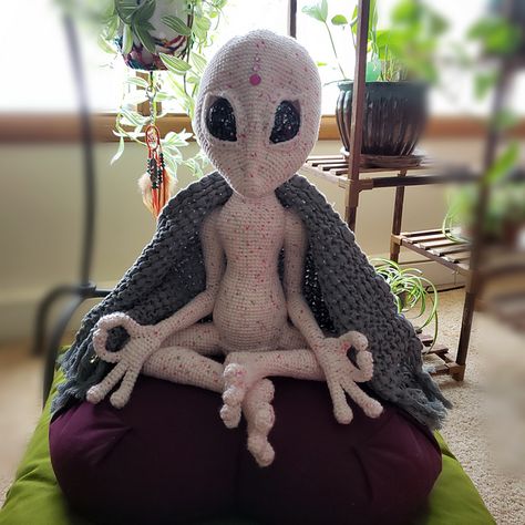 Alien Sewing Pattern, Crochet Alien Pattern Free, Alien Crochet Top, Alien Crochet Pattern Free, Alien Knitting Pattern, Free Crochet Alien Patterns, Crochet Aliens Amigurumi Patterns, Alien Crochet Pattern, Alien Doll