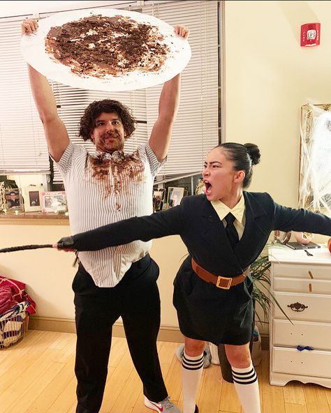 A few amazon purchases, cardboard circle wrapped in tin foul, and real chocolake cake on him - this coafume came out awesome. Ms Trunchbull Costume, Miss Trunchbull Costume, Trunchbull Costume, Cardboard Halloween Costumes, Ms Trunchbull, Bruce Bogtrotter, Miss Trunchbull, Homemade Halloween Costumes, Amazon Purchases