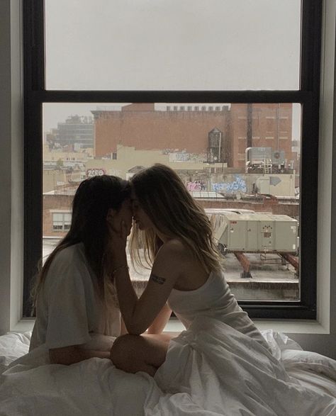 wlw lesbian couple Want A Girlfriend, رعب نفسي, Girlfriend Goals, Mia 3, This Is Love, Two Girls, I Love Girls, Couple Aesthetic, Girls In Love