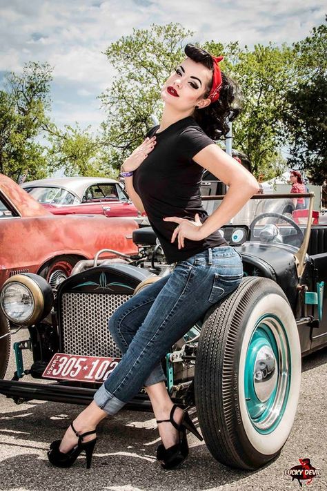 Rockabilly style Rockabilly Fashion Outfits, Moda Pin Up, Stile Pin Up, Mode Rockabilly, Pinup Photoshoot, Rockabilly Looks, Pin Up Looks, Pin Up Poses, Pin Up Vintage