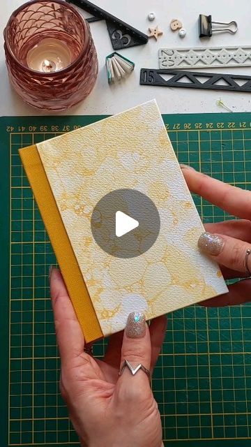 Handmade Booklet Ideas, Diy Fabric Journal Cover, Handmade Book Ideas, Handmade Journals Ideas, How To Make Handmade Paper, Art Journal Ideas Creative, Handmade Notebook Homemade Journal, Journal Ideas Videos, Journal Making Ideas