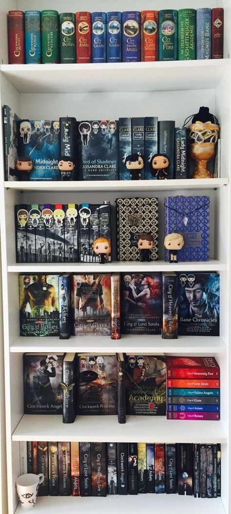 Clary Y Jace, Lots Of Books, Cassie Clare, Cassandra Clare Books, Shadowhunters Malec, Clary Fray, Alec Lightwood, The Dark Artifices, City Of Bones