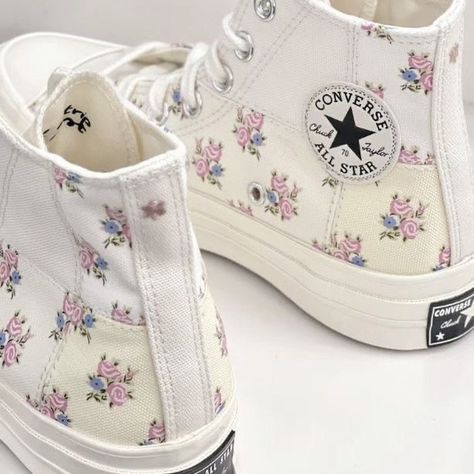 Coquette Converse, Converse Flowers, Flower Converse, Cute Converse Shoes, Flowers Shoes, Cute Converse, Dr Shoes, Preppy Shoes, Pretty Shoes Sneakers