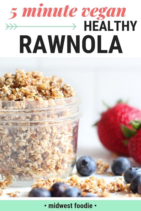 5 Minute Vegan Rawnola -- Not just for vegans!! This raw take on classic granola is the perfect healthy breakfast to fuel you through a busy morning! #vegan #recipe #healthy #granola #rawnola #breakfast #brunch #oats #oatmeal #cereal #coconut via @midwestfoodiegirl Raw Vegan Breakfast, Oatmeal Cereal, Raw Granola, Raw Breakfast, Vegan Granola, Raw Vegan Diet, Healthy Granola, Vegetarian Nutrition, Perfect Healthy Breakfast