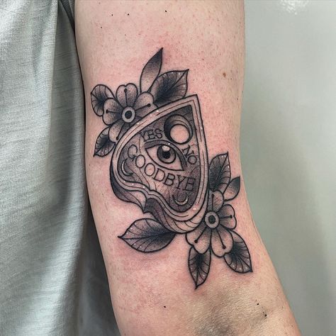 Ouija planchette for Dayna recently! Always up for spooky things! 🖤✨ . . . #spookytattoo #ouijatattoo #halloweentattoo #cutetattoo #femaletattooartist Small Planchette Tattoo, Planchet Tattoo, Planchette Tattoo, Ouija Tattoo, Scientific Drawing, Ouija Planchette, Spooky Things, Spooky Tattoos, Female Tattoo Artists