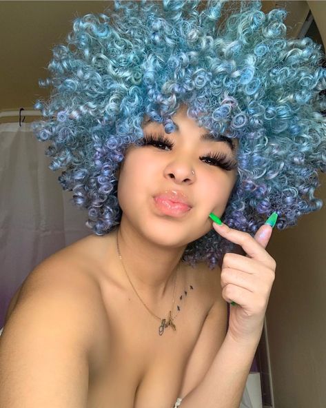 From Mint to Emerald Green Hair Colors Perfect for Beginners Dyed Curly Hair, Colored Curly Hair, Pelo Afro, Dyed Natural Hair, Hair Wax, Colorful Hair, Short Curly Hair, Colored Hair, Afro Hairstyles