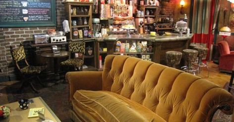 How High Is Your "Friends" Knowledge? | MagiQuiz Orange Couch, Opening A Coffee Shop, Orange Sofa, Cozy Coffee Shop, Coffee Shop Aesthetic, Friends Central Perk, Coffee With Friends, Friends Series, Central Perk