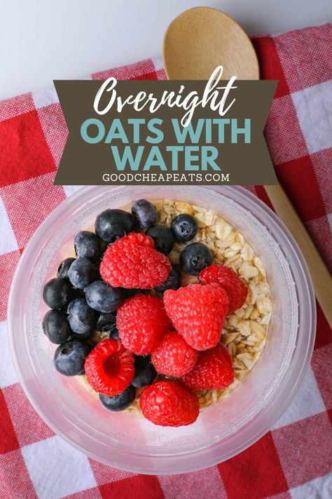 When you're looking for an easy, filling, and economical breakfast, you can't go wrong with Overnight Oats with Water. These basic overnight oats are made with fresh water instead of milk or yogurt, allowing for a meal that's good, cheap, and free from many allergens. Overnight Oats Mason Jar, Overnight Oats With Water, Mason Jar Oatmeal, Basic Overnight Oats, Easy Oatmeal Recipes, Oatmeal Toppings, Overnight Oatmeal Recipes, Healthy Oatmeal Recipes, Easy Overnight Oats