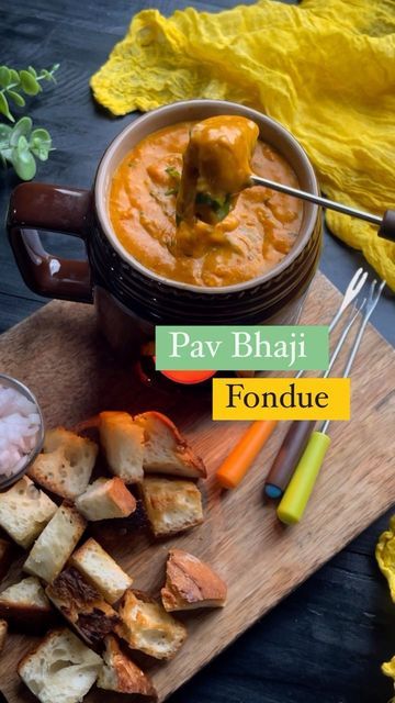 Pav Bhaji Fondue, Menu Presentation, Fondue Dinner, Bread To Make, Fondue Recipes, Pav Bhaji, Chilli Paste, Special Recipes, Sourdough Bread