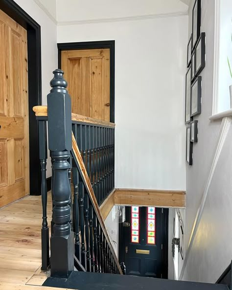 Black Door Frames, Black Woodwork, Staircase Banister Ideas, Banister Ideas, Landing Decor, Staircase Banister, Stairs Runner, Gray Stairs, Painted Woodwork