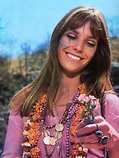 Uk Icon, Hippie Makeup, Flower Power Fashion, Patti Hansen, 60s Hippie, Hippie Party, Hippie Lifestyle, Hippie Aesthetic, Hippie Culture