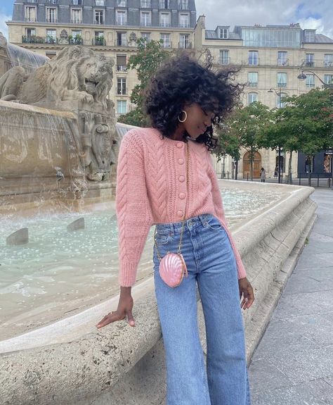 BijouxFleur on Twitter: "Black girls are so soft & pretty… " Girly Academia, Pink Cardigan Outfit, Soft Girl Aesthetic Outfit, Pink Academia, Soft Girl Outfits, Soft Girl Aesthetic, Cardigan Outfits, Woman Drawing, Feminine Outfit