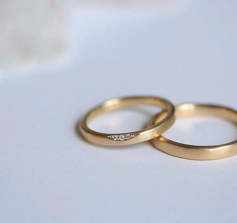 خواتم خطوبة, Wedding Rings Sets His And Hers, Couple Ring Design, Engagement Rings Couple, Marriage Ring, Rings Solitaire, Cool Wedding Rings, Couple Wedding Rings, Gold Rings Fashion