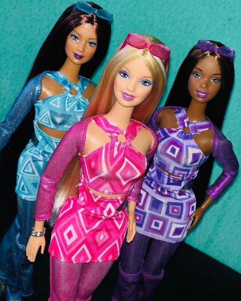 Kayla, Barbie, Christie dolls 200s Barbie Dolls, Twin Barbie Dolls, Popular Barbie Dolls, So In Style Barbie Doll, Christie Barbie Doll, Old Barbies, Barbie 2000 Dolls, Different Barbies, Iconic Barbie Dolls