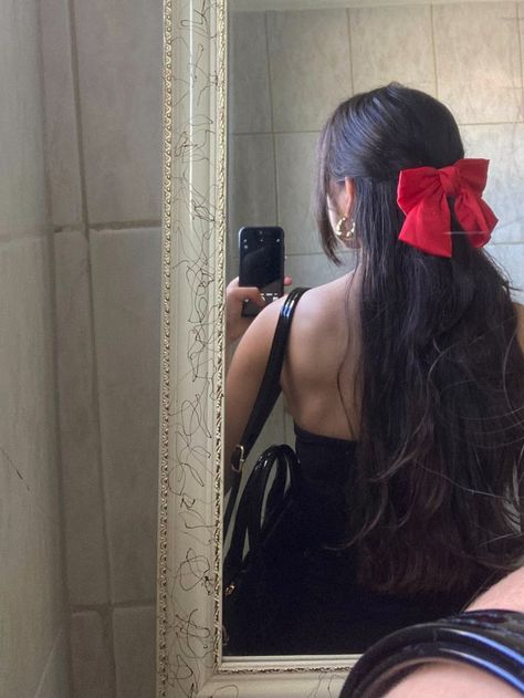 aesthetic selfie Hair Bows Brunette, Red Bow In Hair Aesthetic, Dark Hair Aesthetic Girl, Clemensia Dovecote Aesthetic, Brunette Hairstyles Aesthetic, Red Hair Bow Aesthetic, Hairstyles With Red Ribbon, Long Bow Hairstyle, Bow Girl Aesthetic