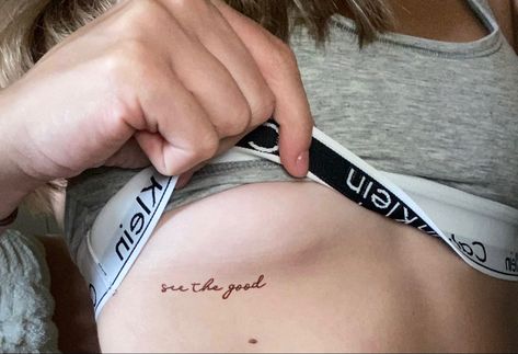 Underbreast Tattoo Quotes, Creative Name Tattoo Ideas, Tattoo For Underboob, Underboob Quote Tattoo, Cute Underboob Tattoo, Underboob Tattoo Words, Underboob Tattoo Quote, Underboob Name Tattoo, Dainty Underboob Tattoo