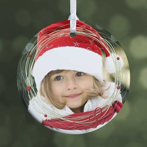 Parent Holiday Gifts, Quick Christmas Gifts, Christmas Couple Pictures, Personalized Photo Ornaments, Baby Christmas Ornaments, Wreath Ornament, Christmas Gifts For Parents, Photo Christmas Ornaments, Christmas Arts And Crafts