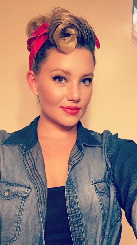 Rosie Riveter Hair, Rosie The Riveter Makeup, Rosie The Riveter Hairstyle, 1950s Hairstyles For Long Hair, Rosie The Riveter Hair, Rosie The Riveter Halloween, Pinup Hairstyles, Rosie The Riveter Costume, Rosie Riveter