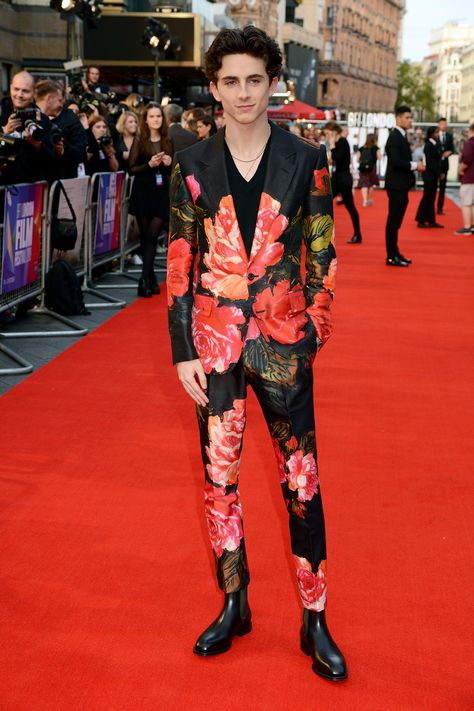 Timothée Chalamet Wore Womenswear On The Little Women Press Tour & No One Noticed #refinery29 Timothee Chalamet Red Carpet, Floral Suit, Best Red Carpet Looks, Best Dressed Man, Timmy T, Timothee Chalamet, Red Carpet Looks, Bold Fashion, Justin Bieber