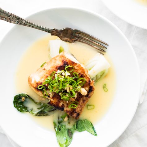 Miso Glazed Halibut with Baby Bok Choy and a Sake Butter Sauce - sounds like one of those fancy-pants meals, huh? But it's so easy to make and pretty quick too! Miso Glaze, Fine Dining Recipes, Food Favorites, Butter Sauce, Fish Dishes, Seafood Dishes, Food Plating, Fish Recipes, Fine Dining