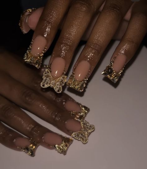 Prom Nails Brown, Medium Brown Nails, Garnet And Gold Nails, Birthday Nail Set Ideas Scorpio, Brown And Gold Nails Designs, Scorpio Nail Ideas, Scorpio Nails Designs, Gold Birthday Nails, Gold Nail Set