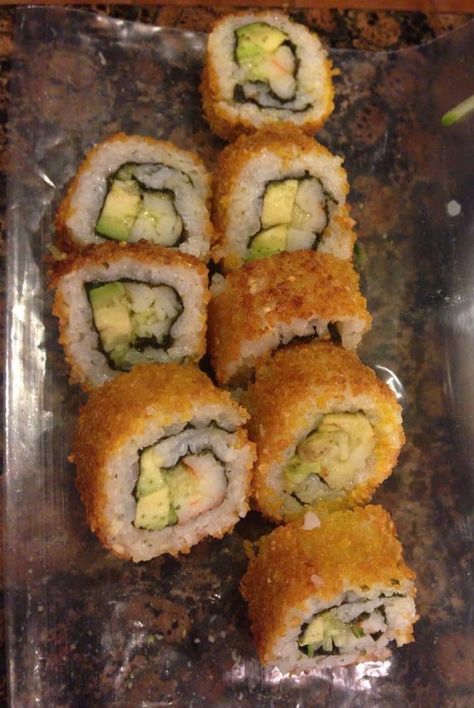 Fried California Roll Sushi, Fried California Roll, California Rolls Sushi, Fried Sushi Rolls, California Sushi Rolls, Sushi California Roll, Deep Fried Sushi, Aesthetic Sushi, Fried Sushi