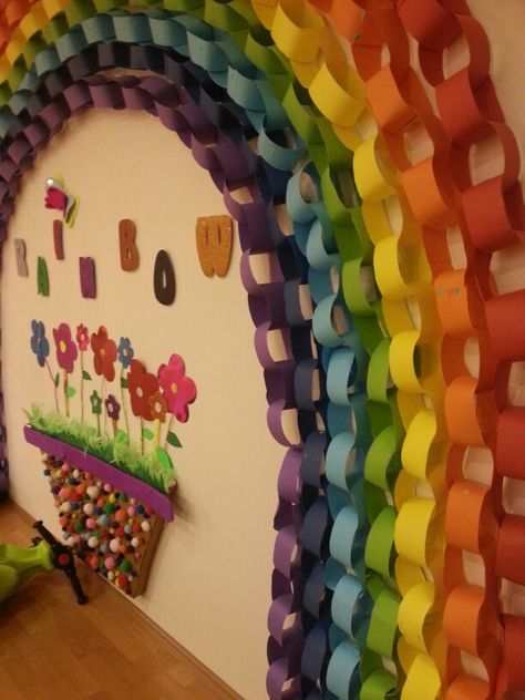 Preschool Rainbow, School Decoration, Diy Backdrop, Class Decoration, School Decorations, Rainbow Flowers, Paper Crafts Diy, Bulletin Boards, Crafts Diy