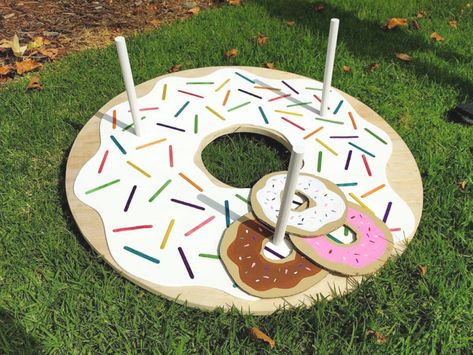 Throw a fun Donut Party for friends and wow them with your DIY Donut Decorations! All projects include step by step tutorials. #donutdecorations #donutparty #donutprintables Simpsons Party, Donut Theme Party, Doughnut Party, Donut Themed Birthday Party, Grown Up Parties, Diy Donuts, Shopkins Party, Donut Decorations, Birthday Donuts