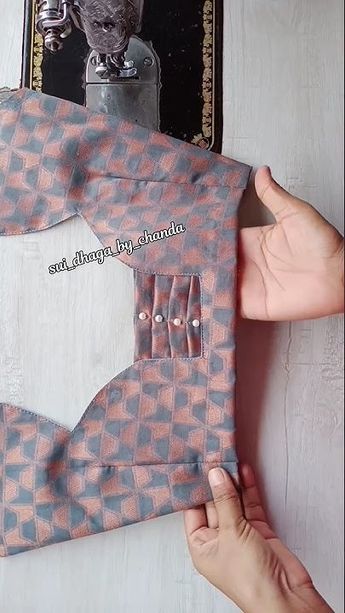 Deep Back Neck Designs For Blouses, Plain Blouse Back Neck Designs, Star Neck Blouse Designs, Blouse Hand Designs Latest Simple, Plain Blouse Designs Latest, Blouse Designs New Latest, Simple Neck Designs For Blouses, Simple Back Neck Designs For Blouses, Simple Blouse Design For Normal Saree