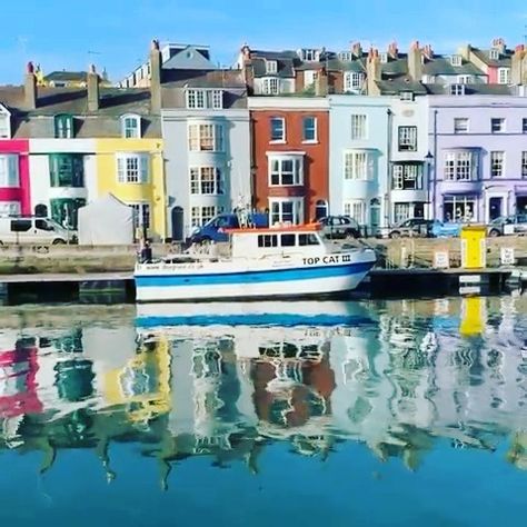 @accidentallywesanderson on Instagram: “________________________ Weymouth Harbor​ | Dorset, England | c. 1600s • Weymouth Harbour is a harbor known for its picturesque views in…” Weymouth Harbour, Plymouth Uk England Uk, Plymouth England, England Seaside Town, Harbour Scenes Photos, Rooster Painting, British Seaside, Little Houses, Lighthouse